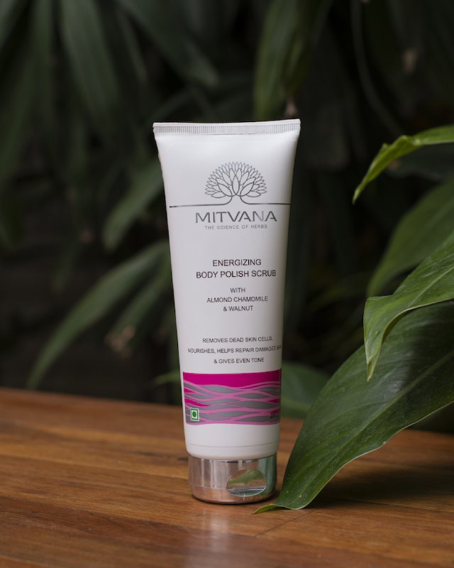 Energizing Body Polish Scrub With Almond Chamomile & Walnut